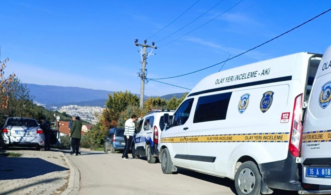 Bursa’da ölüm direksiyon başında yakaladı Bursa'da aracın içerisinde fenalaşan 63 yaşındaki şahıs, sağlık ekiplerinin tüm