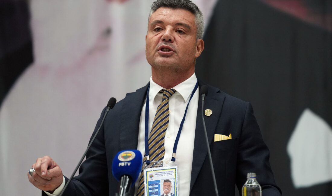 Fenerbahçe Başkanı Sadettin Saran, ifade vermek için adliyeye geldi İstanbul Cumhuriyet Başsavcılığınca yürütülen uyuşturucu soruşturması çerçevesinde Fenerbahçe Spor Kulübü
