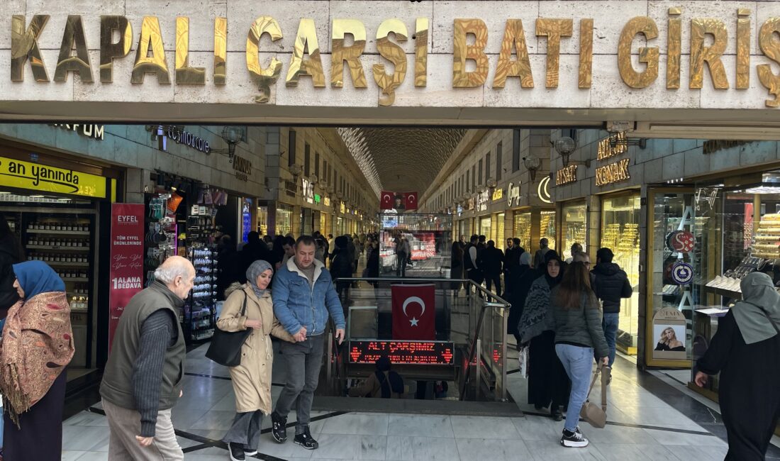 Bursa’da vakıfların fahiş kira zammı esnafı vurdu Türkiye ekonomisinde enflasyonla mücadele sürerken, Bursa Vakıflar Bölge Müdürlüğü'nün kiracılarına gönderdiği yüzde