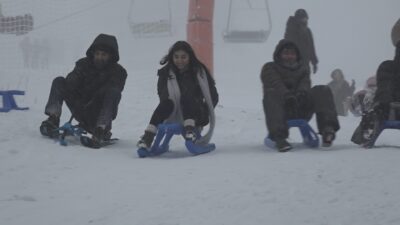 Türkiye'nin en önemli kış turizmi merkezlerinden Uludağ'da yoğun kar sonrası