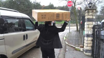 Bursa'da ihtiyaç sahiplerine tekerlekli sandalye dağıtımı yapan TÜMBULSEVDER Genel Başkanı