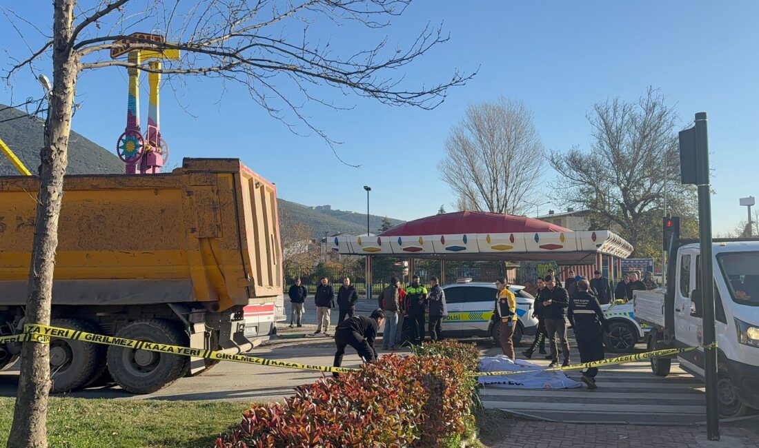 Bursa’da bisikletli sürücü kamyonun altında kaldı! Bursa’nın Gemlik ilçesinde kamyonun çarptığı bisiklet sürücüsü hayatını kaybetti