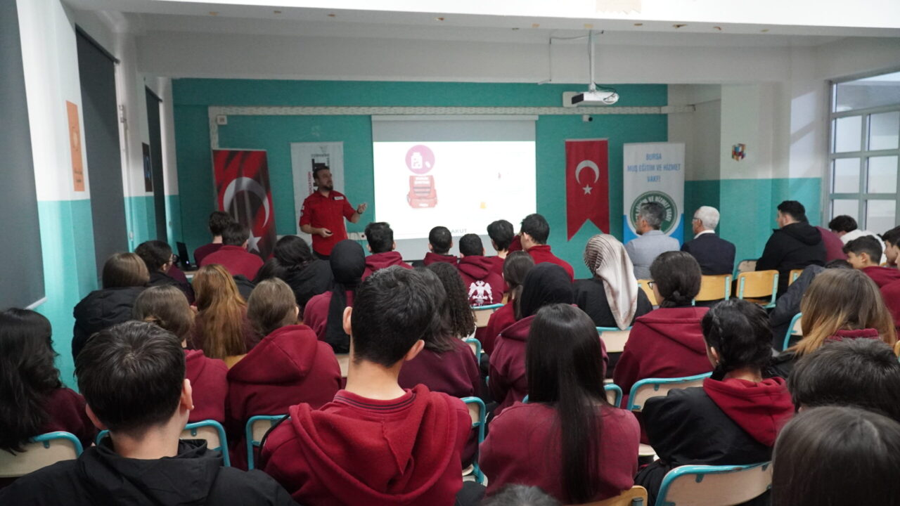 Bursa Gürsu’da eğitim veren Fazıl Hüsnü Dağlarca Anadolu Lisesi’nde düzenlenen