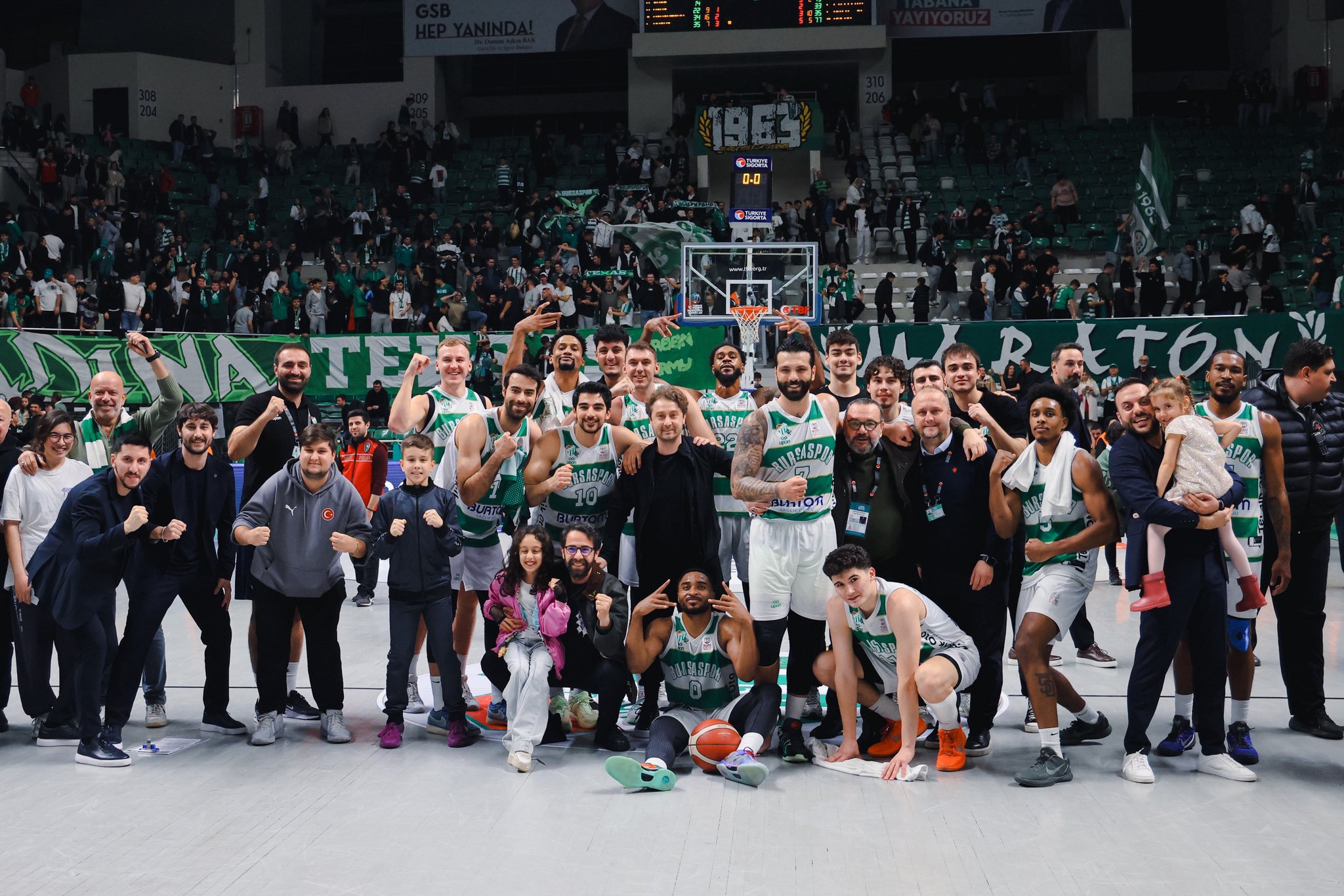 Bursaspor Basketbol Başantrenörü Ahmet Çakı, evinde kazandıkları Galatasaray MCT maçında