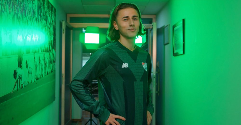 Bursaspor, Eyüp Akcan transferini sosyal medya hesaplarında yayınladığı video ile