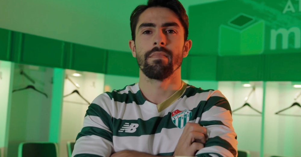 Bursaspor, sosyal medyadan yaptığı açıklamada Bandırmaspor'dan Rahmetullah Berişbek transferini duyurdu.