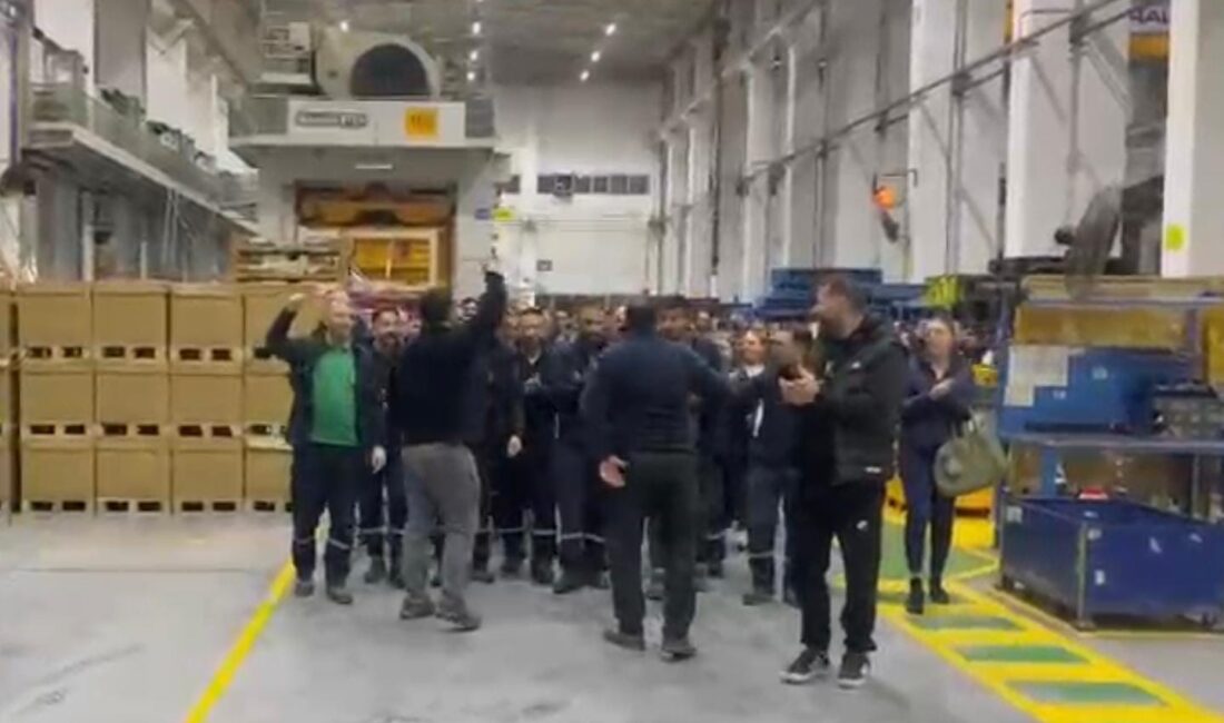 Bursa’da bir fabrikada daha işçiler eylemlere başladı Bursa'da faaliyet gösteren TKG Otomotiv çalışmaları sendika ile anlaşma sağlanamayınca