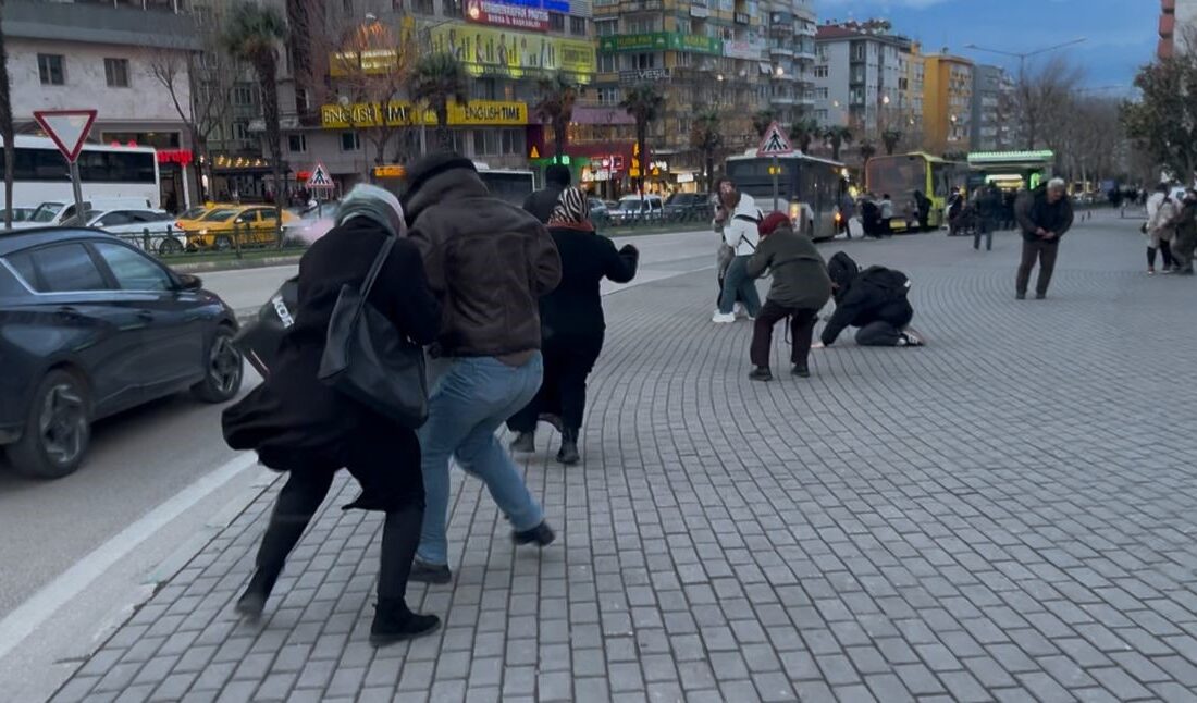 Bursa’da lodos alarmı! Merinos parkı kapatıldı! Bursa'da etkili olan şiddetli fırtına ve lodos neteniyle Merinos parkı
