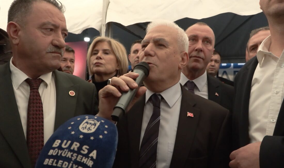 Bursa’da saldırı girişimi: Bozbey’e destek mesajları peş peşe geldi Bursa Büyükşehir Belediye Başkanı Mustafa Bozbey'in Yıldırım ilçesinde gerçekleştirdiği program