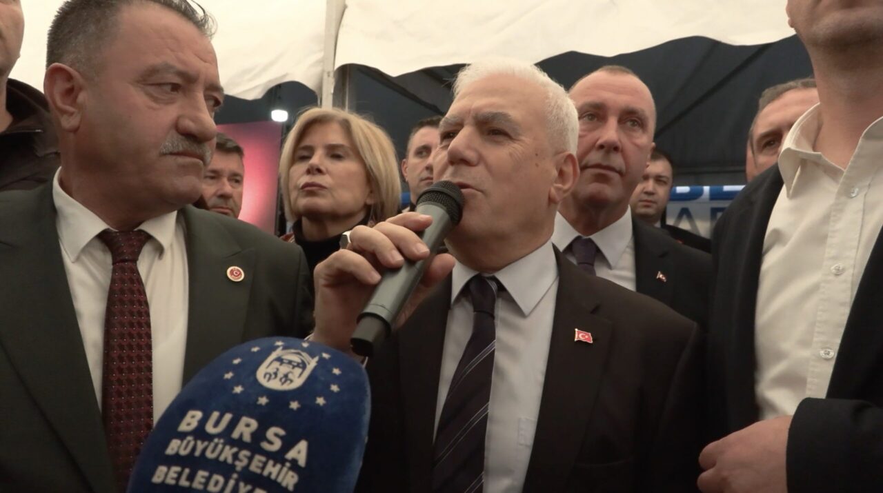 Bursa Büyükşehir Belediye Başkanı Mustafa Bozbey'in Yıldırım ilçesinde gerçekleştirdiği program