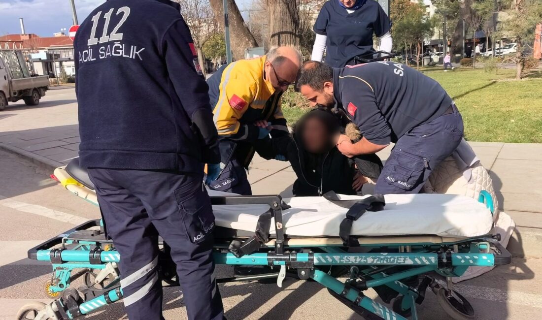 Bursa'nın İnegöl ilçesinde, yaya geçidinden geçmek isteyen 2 kadına otomobil