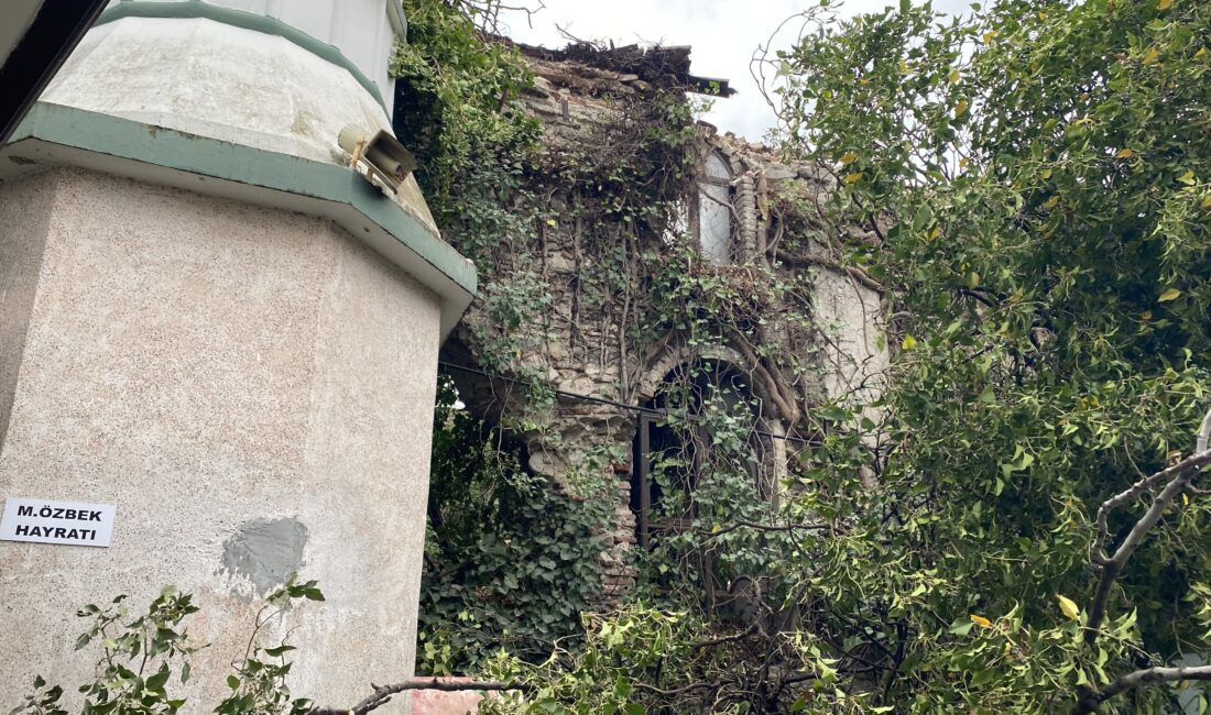 Bursa’da fırtına tarihi kiliseyi de vurdu! Bursa’nın Mudanya ilçesine bağlı Aydınpınar Mahallesi’nde bulunan tarihi Aydınpınar Kilisesi,