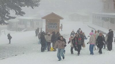 Türkiye'de kış turizminin önemli merkezlerinden Uludağ'da kar kalınlığı, 60 santimetreyi