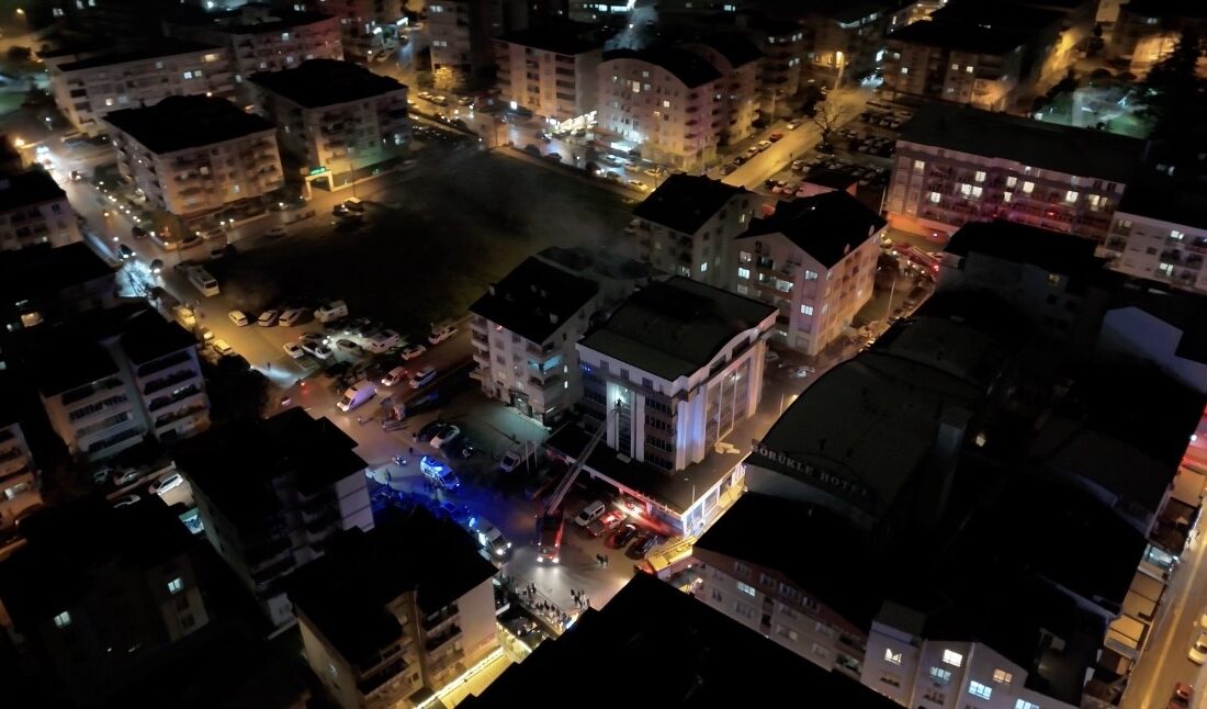 Bursa’da itfaiyenin hızlı müdahalesi faciayı önledi Bursa’nın Nilüfer ilçesinde bulunan bir otelde çıkan yangın, Bursa