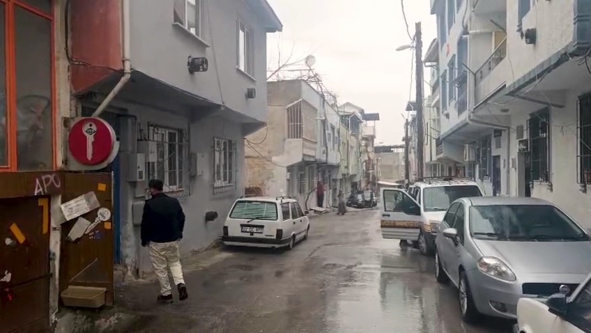 Bursa’da kan donduran olay Bursa'nın Yıldırım ilçesinde boşanma aşamasındaki eşi Tuğçe Y'yi (21) tabancayla