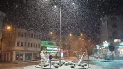 Bursa’da kar yağışı etkisini göstermeye başladı. Kent genelinde sabah saatleri
