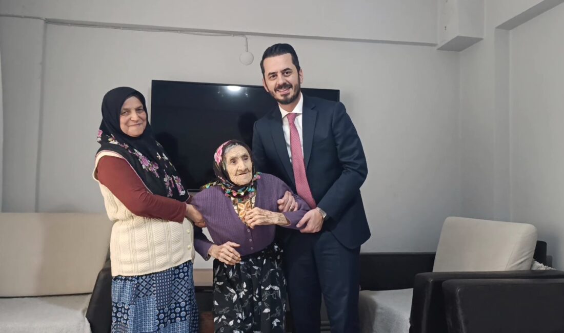 Bursa’daki 121 yaşındaki Saadet teyzenin o isteği yerine getirildi Bursa'da 121 yaşındaki Saadet Al'ı ziyaret eden AK Parti Osmangazi