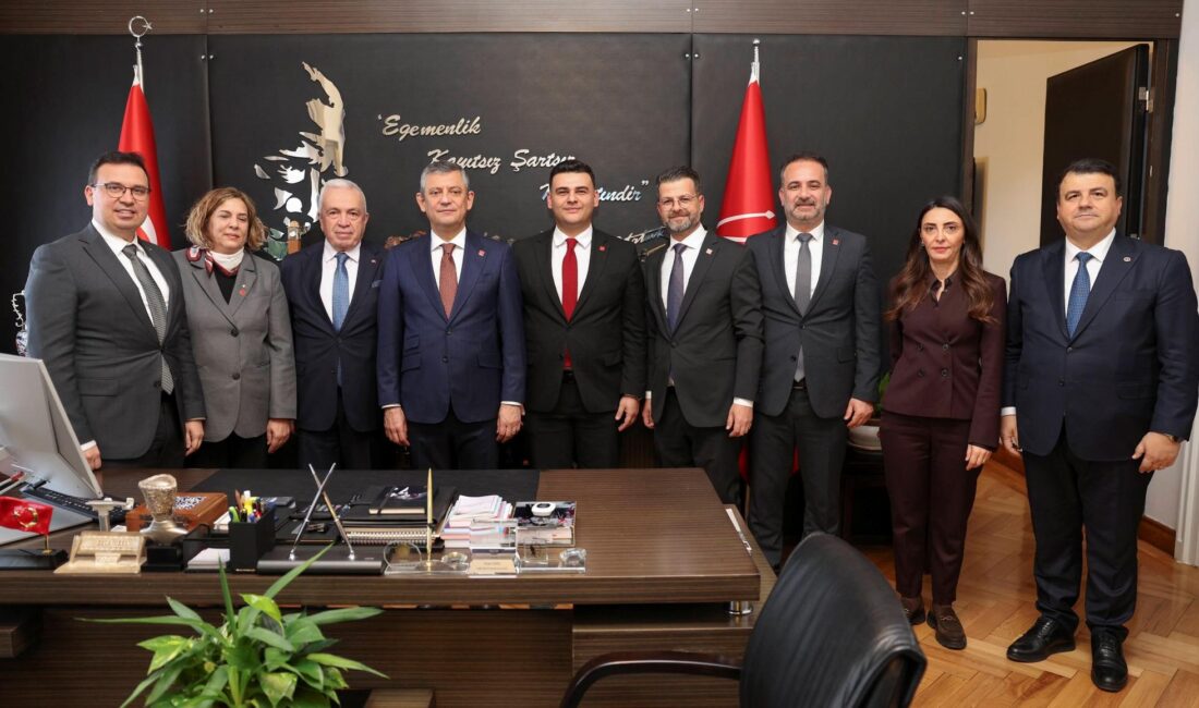 CHP Genel Başkanı Özel’den Nilüfer ve Bursa teşkilatına mesaj! Nilüfer Belediye Başkanı Şadi Özdemir, mart ayında ilçeye kazandıracakları 3