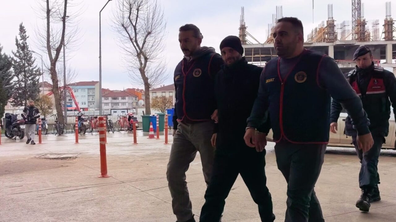 Bursa'nın İnegöl ilçesinde cezaevinden firar ederek tekel bayine tüfekle ateş