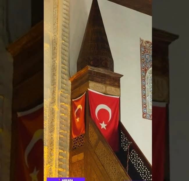 Bursalı imamdan Cuma hutbesi için bayrak teklifi Suriye sınırında Türk bayrağına yönelik gerçekleştirilen saldırıya tepkiler sürerken, Bursa'da görev