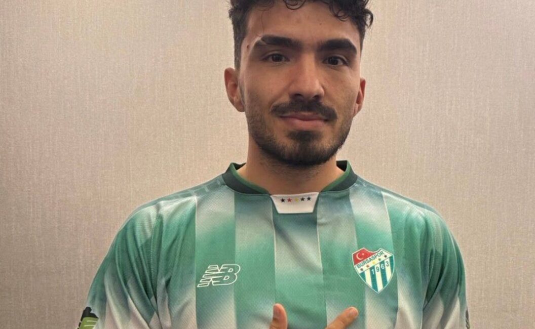 Bursaspor yeni golcüsünü açıkladı! Bursaspor ara transfer dönemindeki sekizinci takviyesini forvet bölgesine yaptı. Yeşil