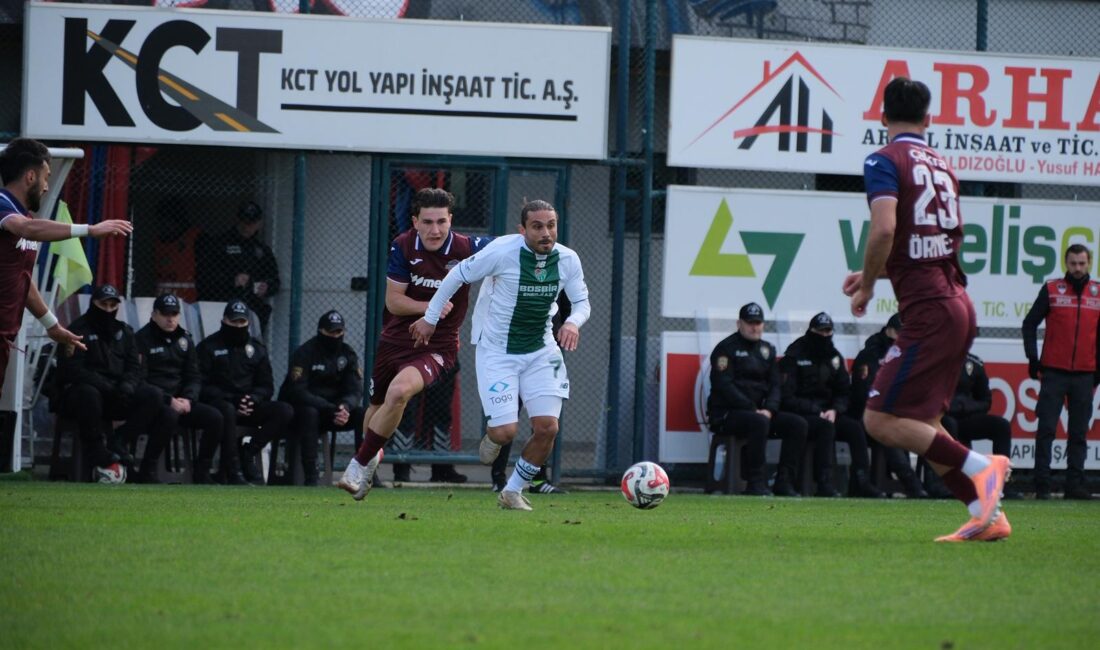 Bursaspor  TFF 2. Lig'de yeni transferleriyle çıktığı ilk maçında
