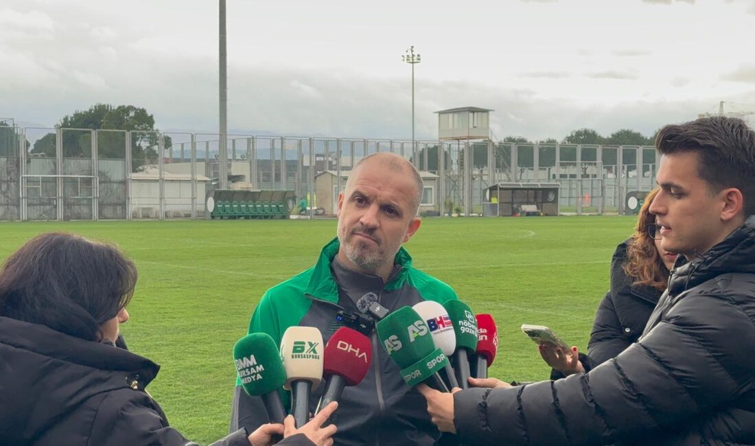 Mustafa Er: “Burası Bursaspor, şampiyonluk baskısı normal” Bursaspor Teknik Direktörü Mustafa Er, Adanaspor karşısında kazanıp şampiyonluk yürüyüşünü