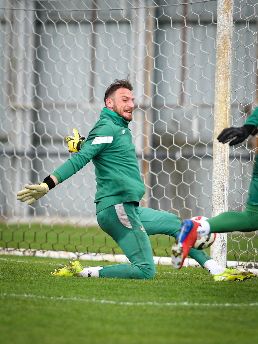TFF 2. Lig'de grubunda ilk yarıyı lider tamamlayan Bursaspor, devre