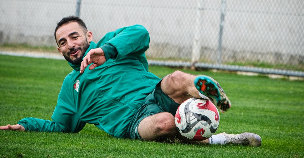 Bursaspor'un Antalya kampında sona yaklaşılırken, futbolcuların çalışmalardaki hırsı teknik heyetin