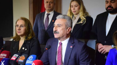 Cumhuriyet Halk Partisi Bursa İl Başkanı Nihat Yeşiltaş, karne günü