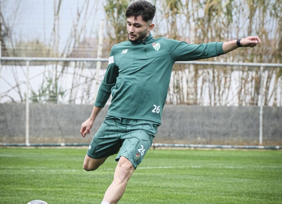 68 Aksaray Belediyespor maçı öncesi Salih Kavrazlı sakatlandı. Mustafa Er,
