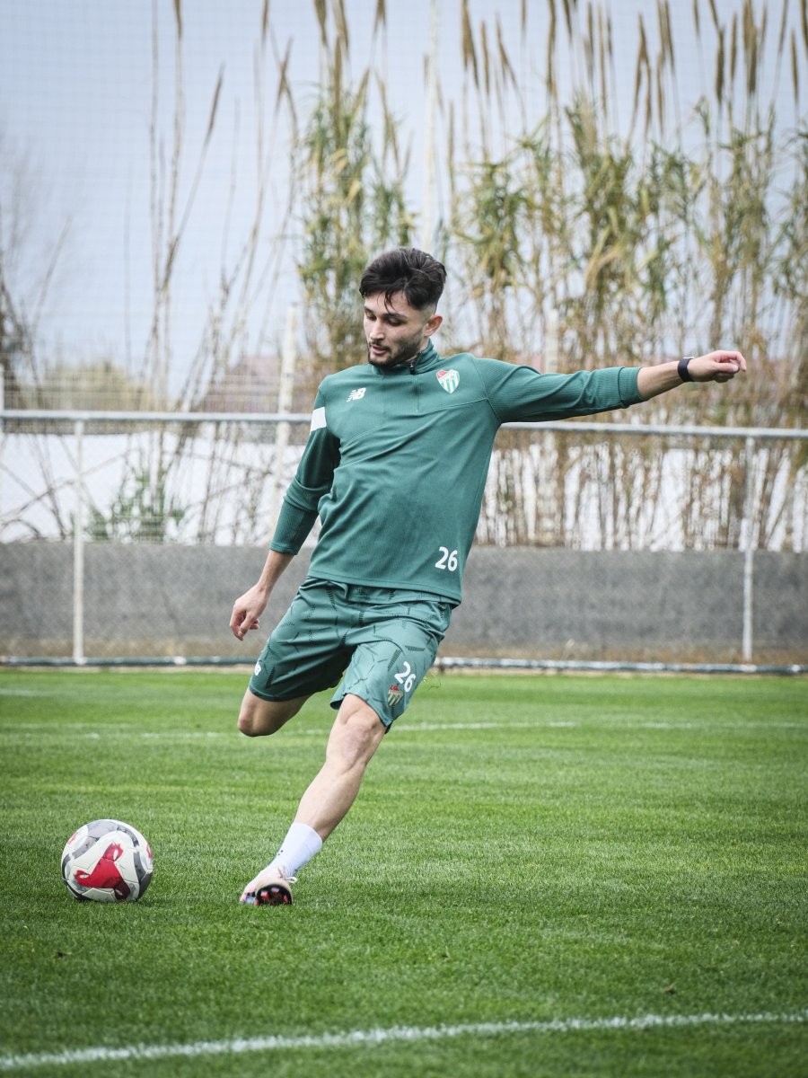 68 Aksaray Belediyespor maçı öncesi Salih Kavrazlı sakatlandı. Mustafa Er,