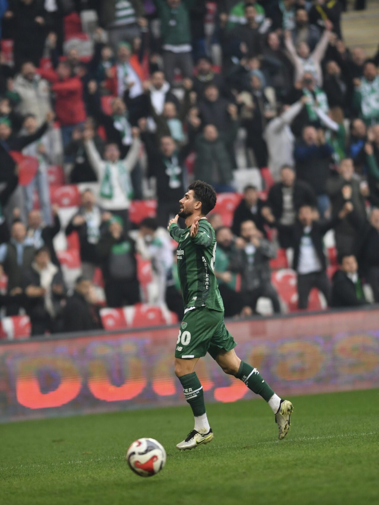 Türkiye Futbol Federasyonu (TFF) 2. Lig Kırmızı Grup'ta evinde Yeni