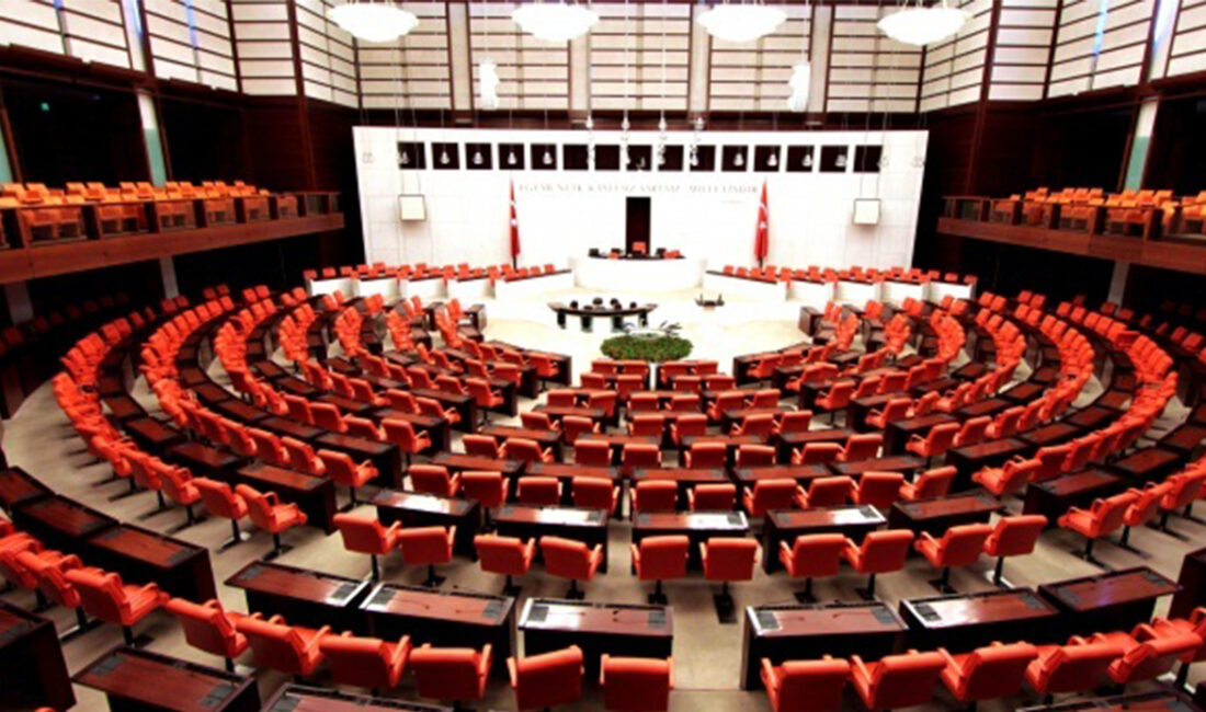 12 dokunulmazlık dosyası mecliste CHP Genel Başkanı Özgür Özel'in de aralarında olduğu 11 milletvekili