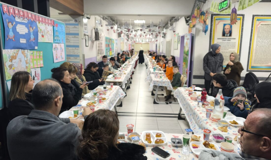 Bir sınıfın örnek dayanışması Akıncı Türk İhsan Dikmen İlkokulu 1/B sınıfı, okul tarihinde bir