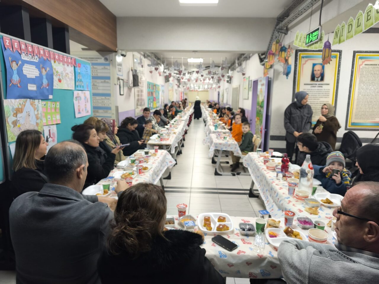 Akıncı Türk İhsan Dikmen İlkokulu 1/B sınıfı, okul tarihinde bir