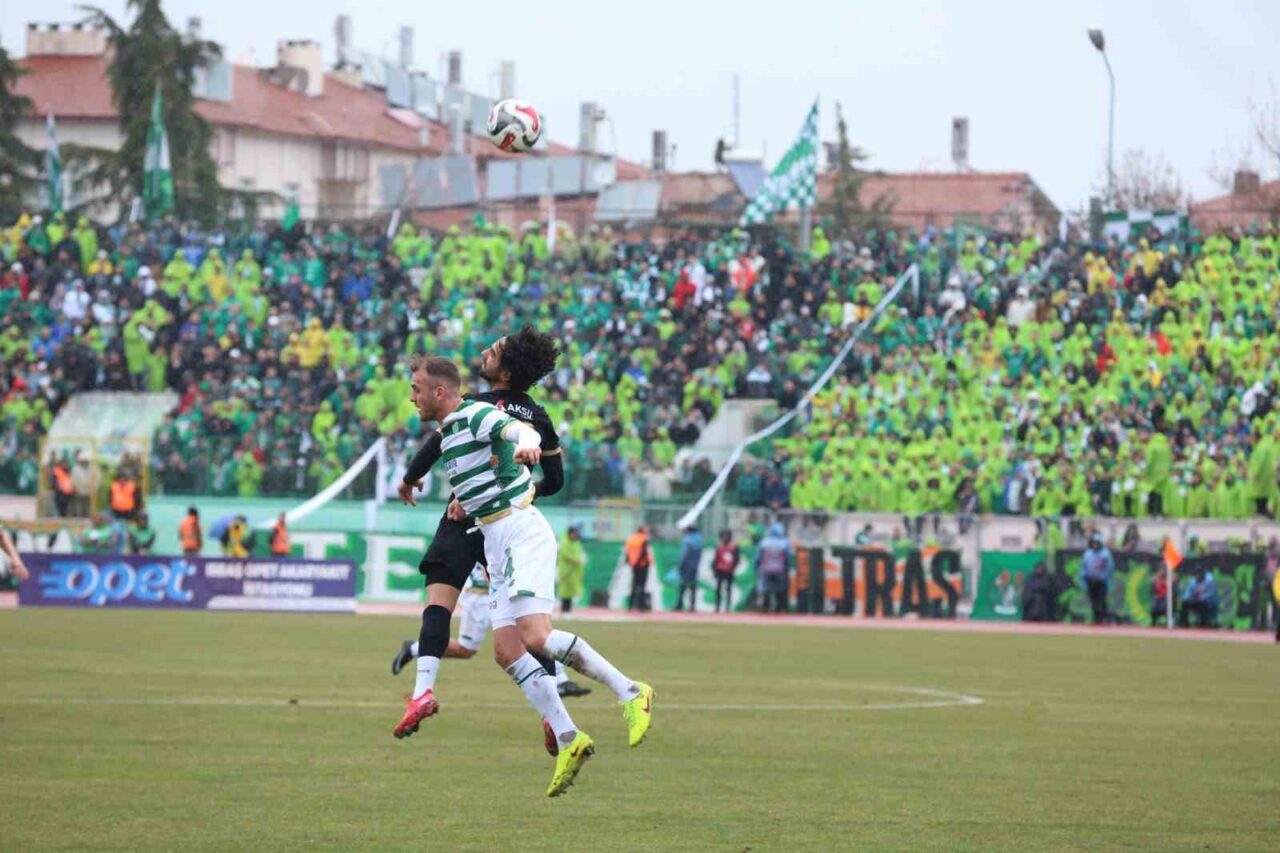 Bursaspor Kulübü, Isparta 32 Spor maçında taraftarının merdiven boşluklarını boş
