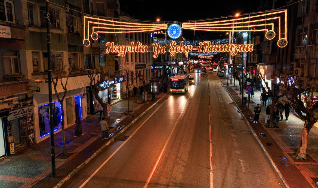 Bursa’da Ramazan coşkusu Bursa Büyükşehir Belediyesi, yoğun yaya ve araç trafiğine sahip noktaları