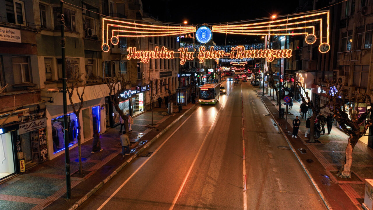 Bursa Büyükşehir Belediyesi, yoğun yaya ve araç trafiğine sahip noktaları