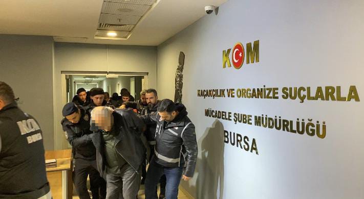 Bursa merkezli 5 ilde Sarallar çetesine operasyon Bursa'nın Osmangazi ilçesinde bir iş yerine yönelik gerçekleştirilen silahlı saldırılarla