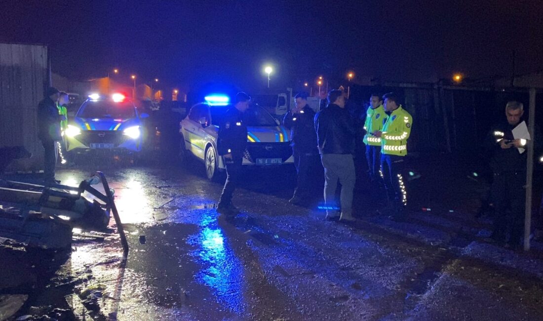 Bursa’da çarpıp kaçtı, plakayı düşürünce yakalandı! Bursa'nın İnegöl ilçesinde cipin çarptığı motosiklet sürücüsü yaralanırken, kaçan cip
