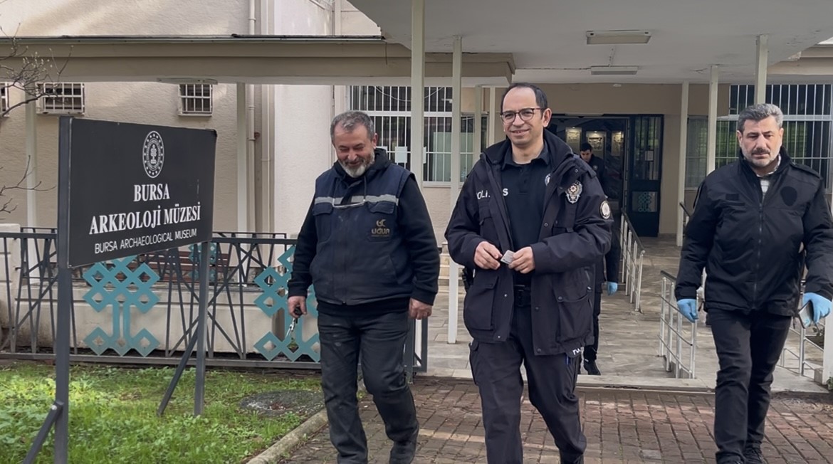 Bursa'da piknik yaptığı sırada patlamamış top mermisi bulduğunu iddia eden