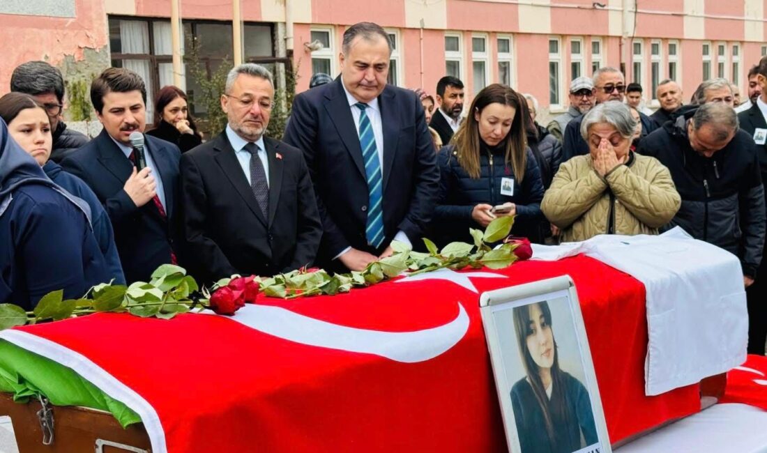 Bursa’da bir ilçeyi yasaya boğan ölüm! Bursa’nın İznik ilçesinde tır ile otomobilin çarpışması sonucu yaralanan ve