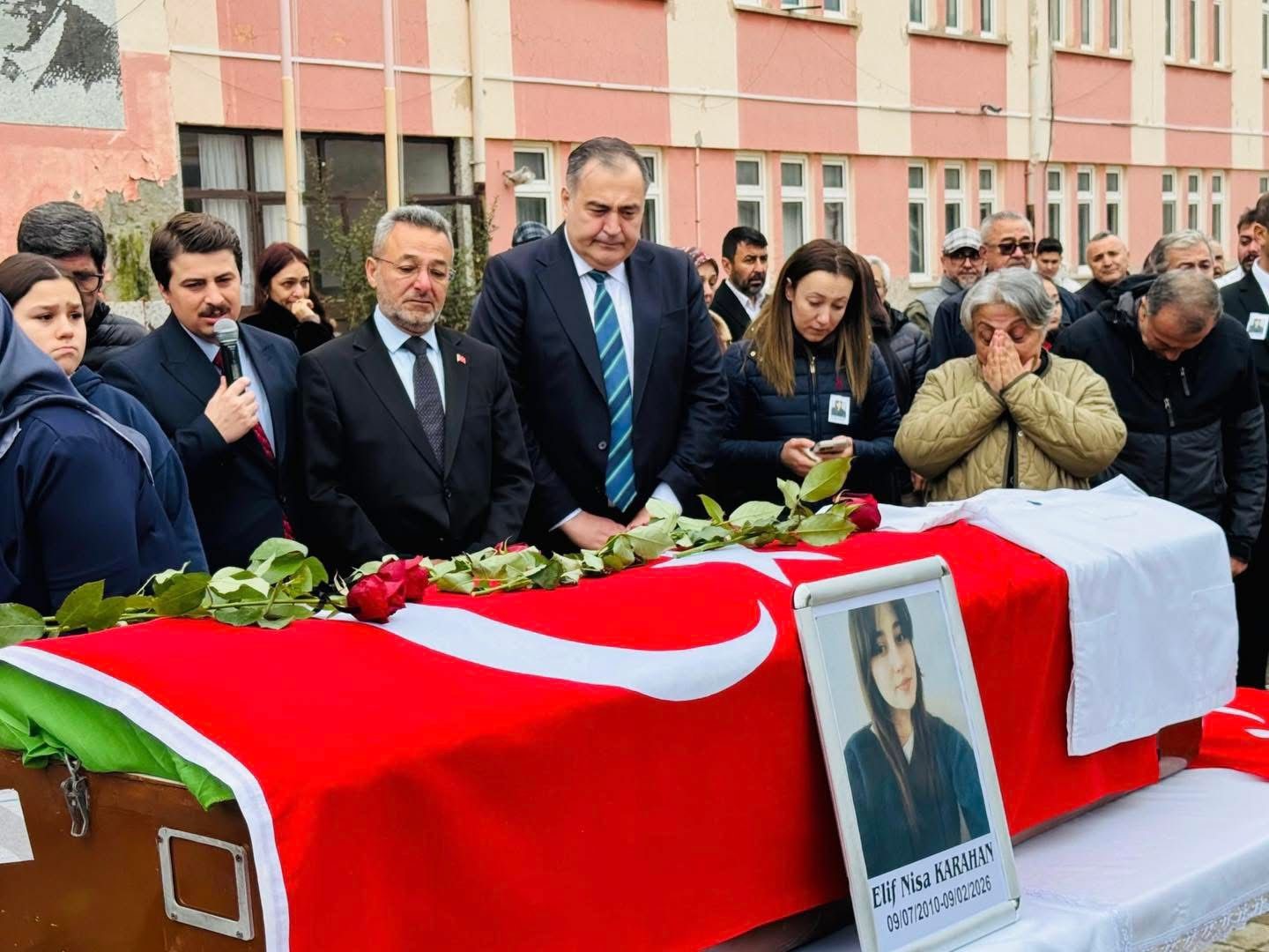 Bursa’nın İznik ilçesinde tır ile otomobilin çarpışması sonucu yaralanan ve