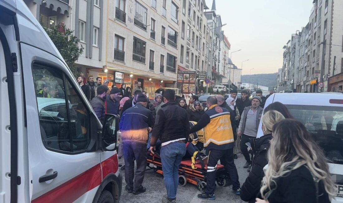 Bursa’da otomobilin çarptığı yaya yaralandı Bursa’nın Kestel ilçesinde yolun karşısına geçerken otomobilin çarptığı yaya yaralandı.