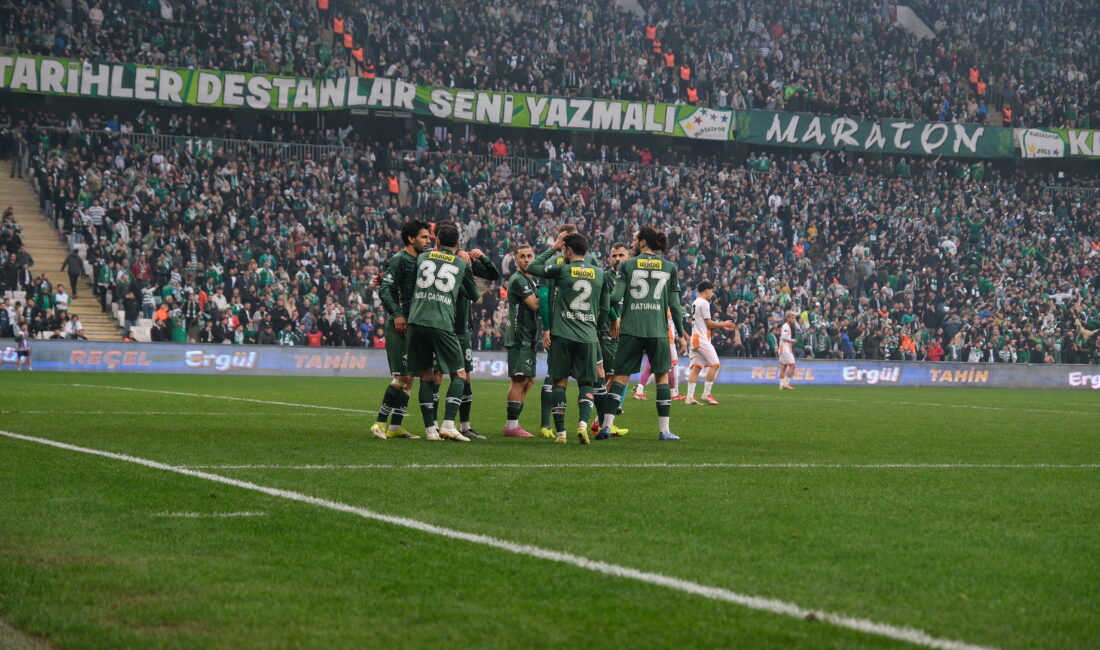 Bursaspor zirvede farkı açıyor! TFF 2. Lig'de 22. hafta mücadelesinde Bursaspor evinde Adanaspor'u ağırladı.