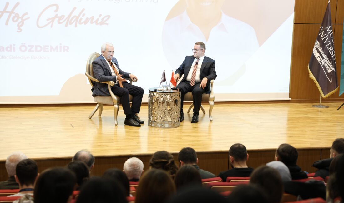 Tecrübe konuştu, gençler dinledi Mudanya Üniversitesi’nde düzenlenen “Tecrübe Konuşuyor” etkinliğinde Nilüfer Belediye Başkanı Şadi
