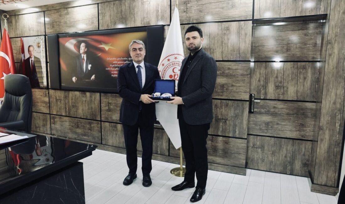 Enes Çelik’ten Gençlik ve Spor İl Müdürü Aksoy’a ziyaret Bursaspor Kulübü Başkanı Enes Çelik, Gençlik ve Spor İl Müdürü
