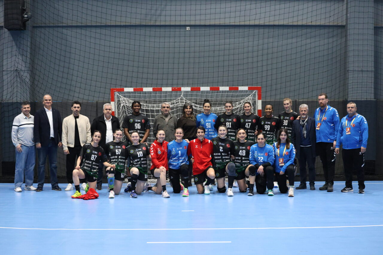 Bursa Büyükşehir Belediyespor Kadın Hentbol Takımı, normal sezonun son düdüğüyle