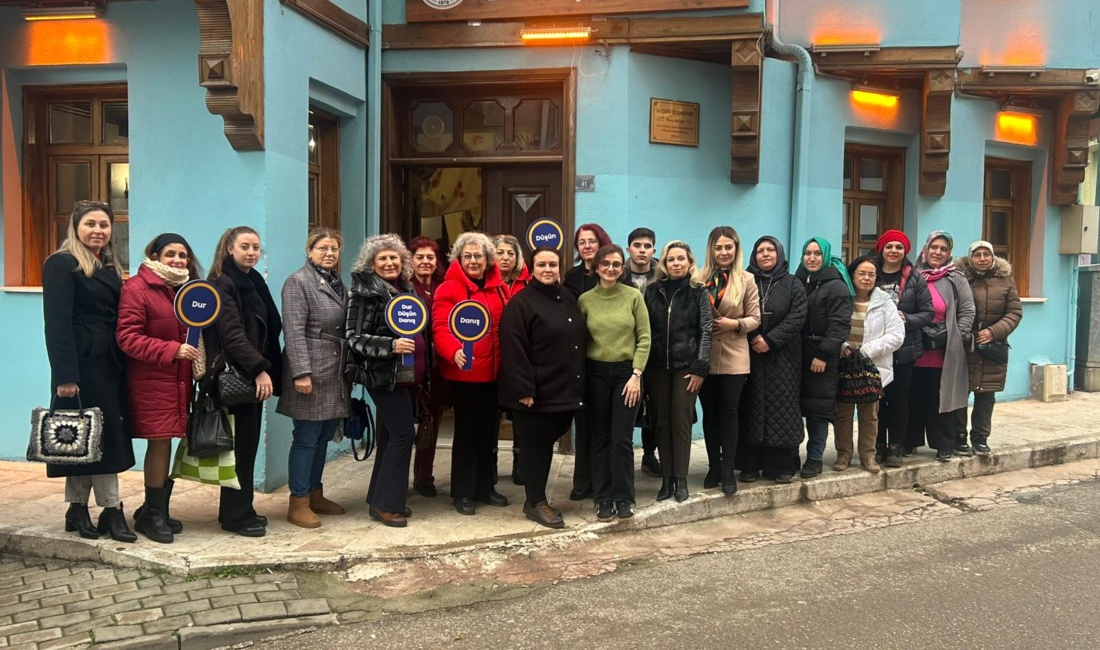 Gemlik’de dijital dolandırıcılığa karşı farkındalık eğitimi Gemlik Belediyesi ve Gemlik Kent Konseyi Kadın Meclisi organizasyonunda dijital